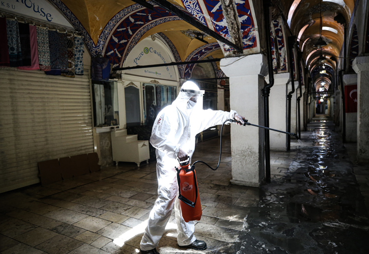 Tarihi Kapalıçarşı dezenfekte edilerek açılışa hazırlandı